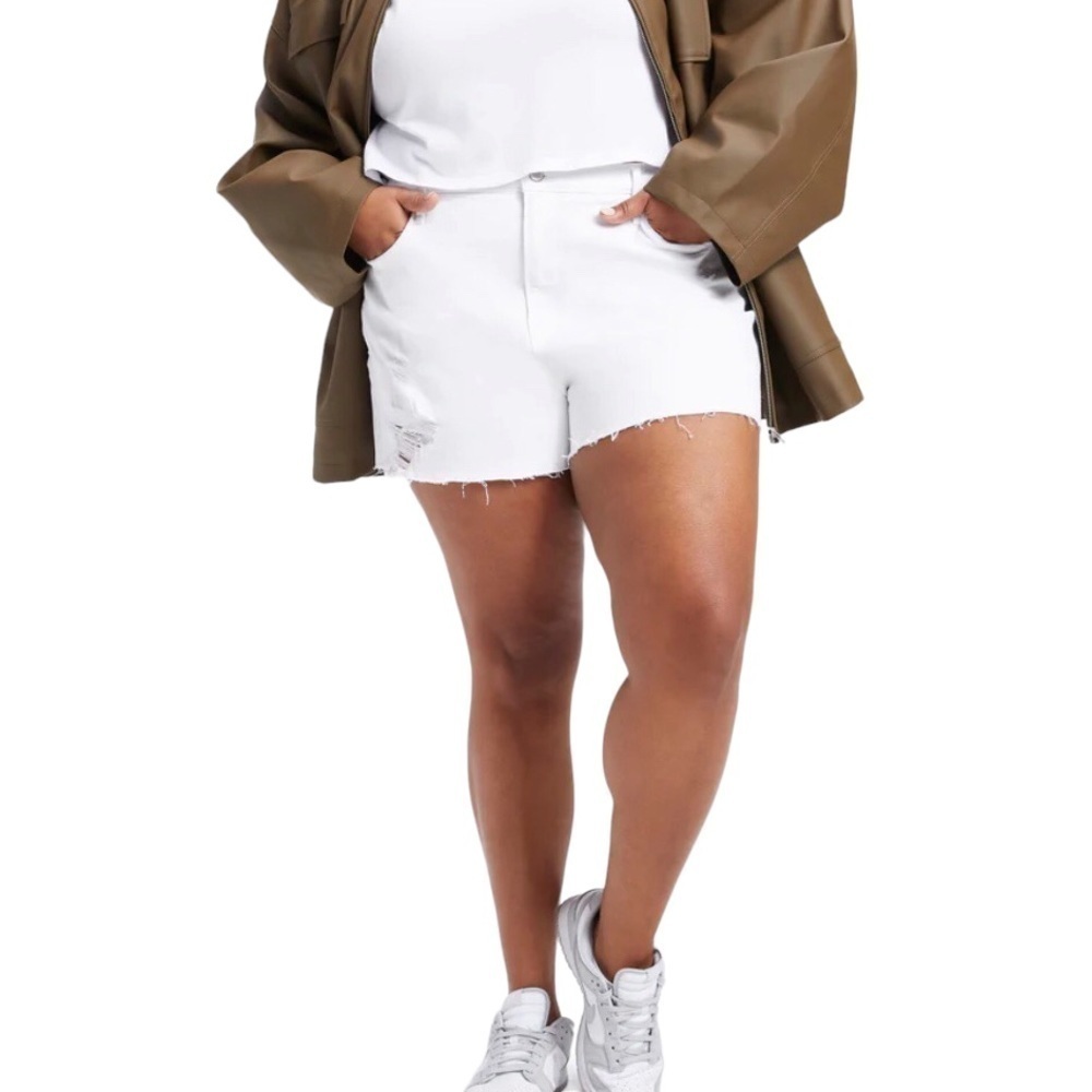Good American Good 90’s Shorts Size 15 Plus White Denim Distressed High Waist